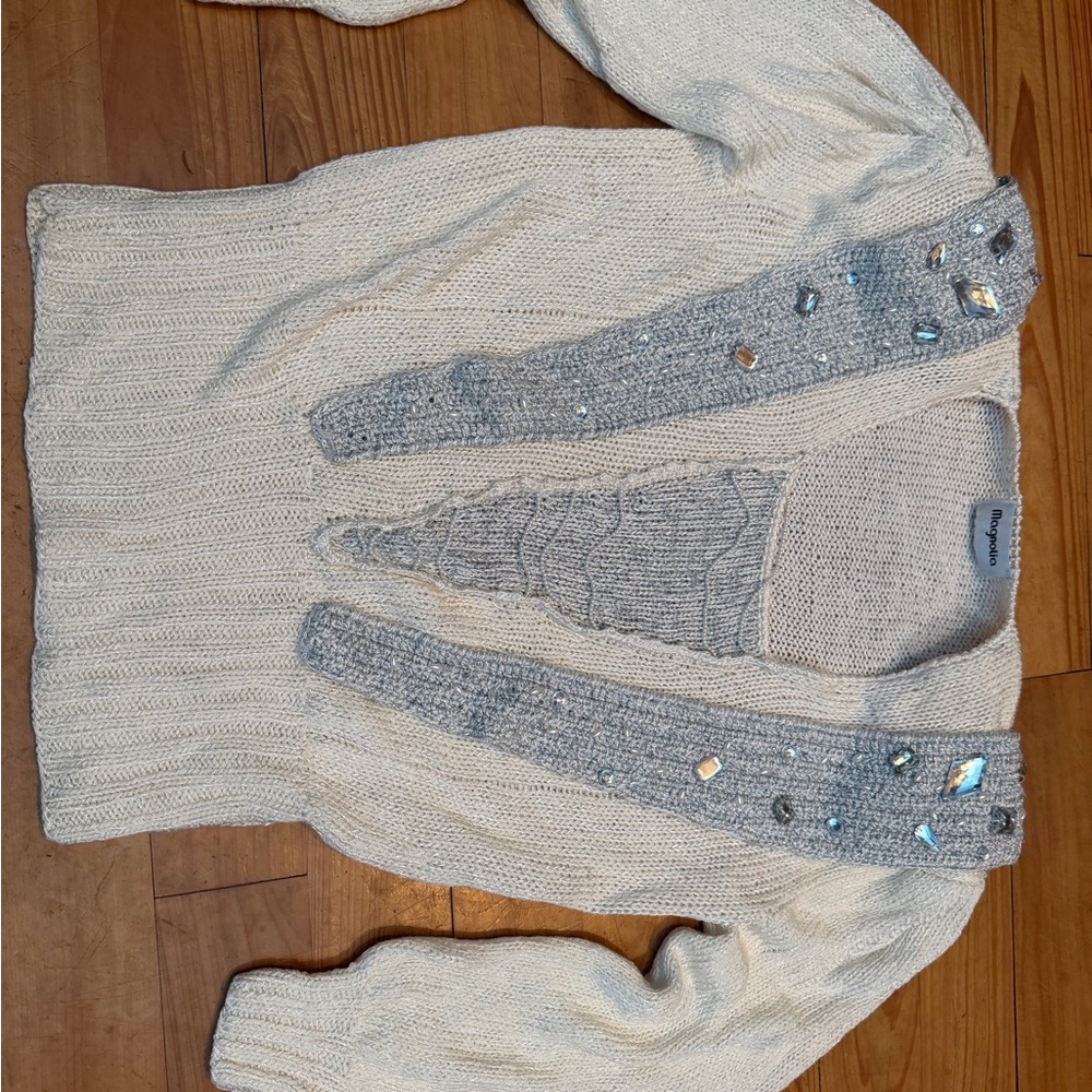 Elegant Cream and Gray Women's Sweater Vintage